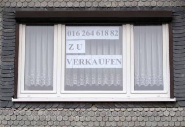 Doppelhaushälfte mit viel Grundstück und Garten sowie Laube im Zentrum Königsees mit kurzen Wegen zum Einkauf