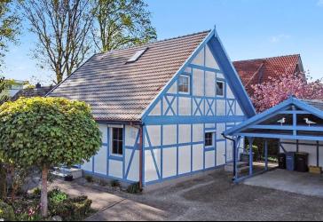 Gemütliches Fachwerkhaus mit zwei Wohneinheiten und Carport zur Eigen- oder Fremdnutzung in Zingst