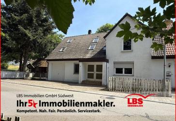 Willkommen Zuhause! Hübsche DHH in zentraler Lage mit großem Garten, Garage und ganz viel Grün