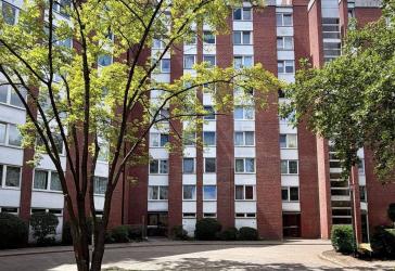 Familiengerechte 4 Zimmer Wohnung mit Balkon und Vollbad in zentraler Lage!