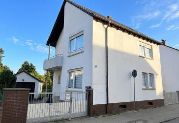 Gepflegtes Einfamilienhaus auf über 1.000 m² Grundstück mit Garage und Garten