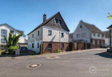 MANNELLA *Ein Haus mit Geschichte & Potenzial in Geistingen!* Fachwerkhaus mit Werkstatt und Garten.