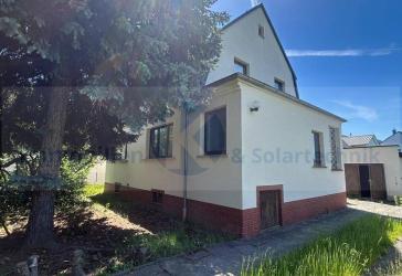 *Mit Katzensprung zum Cospudener oder Markkleeberger See* Ruhig gelegenes Grundstück mit Einfamilienhaus + Nebengelass und Garage sucht neuen Eigentüm