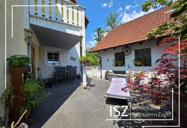 Kernsaniertes Dreifamilienhaus für z.B. Mehrgenerationenwohnen, für Eigennutzer und Kapitalanleger!