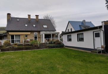 Freistehendes Einfamilienhaus mit Einliegerwohnung - provisionsfrei