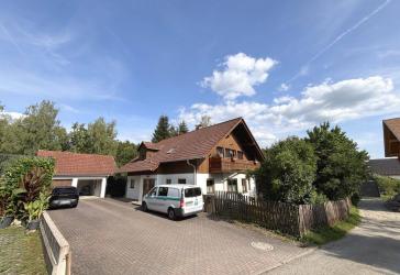Attraktives Zweifamilienhaus, vermietet, auf großem Grundstück in ruhiger Lage von Haag a. d. Amper