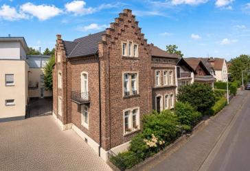 MANNELLA *Historisches Mehrfamilienhaus* Einmalige Chance auf ein vermietetes Anlageobjekt in Hennef!