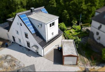 Viel Platz für die Familie - modernisierte Doppelhaushälfte mit Garage und großem Garten