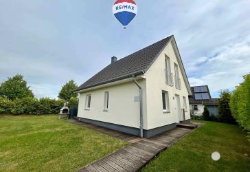Exklusives Ferienhaus mit Sauna und großzügiger Raumaufteilung - zur Eigennutzung und Anlage