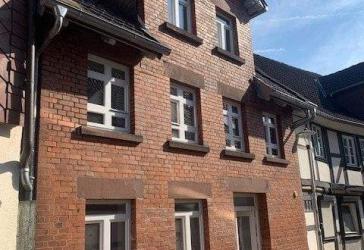 Historisches Stadthaus- attraktive Steinfassade- Erstbezug nach Sanierung