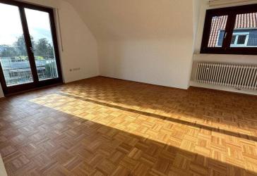 Ruhige, lichtdurchflutete 4-Zimmerwohnung mit Südbalkon