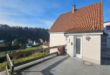 Kleines Haus zum Sanieren auf schönem Grundstück mit Weitblick