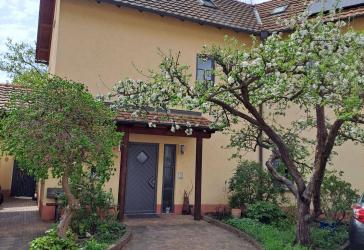 Stilvolles und gepflegtes Einfamilienhaus mit vielseitig nutzbaren Zusatzflächen