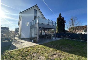 Modernes großzügiges Zweifamilienhaus mit Dachterrasse in Stade-Campe