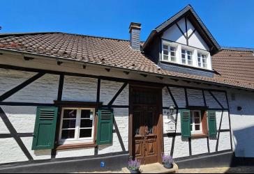 Fachwerk-Juwel mit Loft-Charakter (Haus im Haus) im Altstadtkern mit PKW Stellplatz -provisionsfrei-