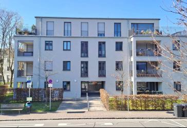 Ab sofort frei: Neuwertige barrierefreie 3-Zimmer Wohnung mit 2 Terrassen u. TG-Stellpl. in TOP-Lage