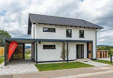 Dieses schöne Einfamilienhaus bietet Platz für die glückliche Familie !