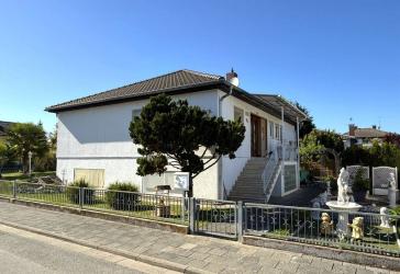Lichtdurchfluteter Bungalow mit Einliegeroption in Leeheim