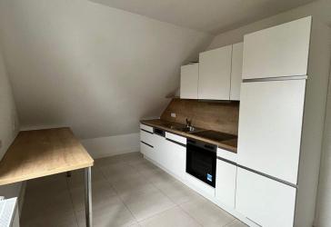 Renovierte und teilsanierte Dachgeschosswohnung im Herzen von Soest mit neuem Bad, neuer EBK