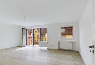 Sanierte 4 Zimmer Wohnung mit EBK und Balkon nähe der City Galerie - ideal für WG´s