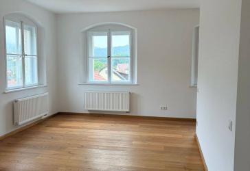 Ihr neues Zuhause: Großzügige 2-Zimmer-Wohnung mit Altbaucharme