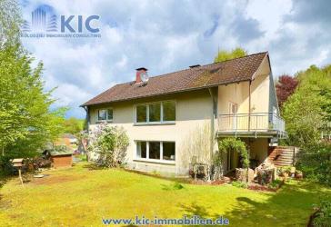 Mehrfamilienhaus in Bergisch Gladbach als Kapitalanlage oder Eigennutzung, mit Entwicklungspotenzial