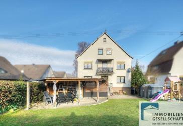 Großzügiges Zweifamilienhaus inmitten von Dattenfeld
