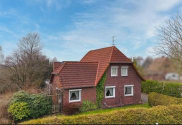 Freistehendes Einfamilienhaus mit Wintergarten, Sauna und viel Potenzial in Nordenham-Phiesewarden