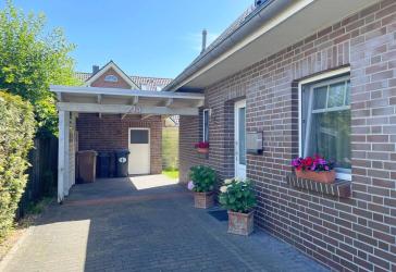 Hooksiel: Modernes Wohnen in begehrter Wohnlage - Neuwertige Doppelhaushälfte mit 3 Schlafzimmern!