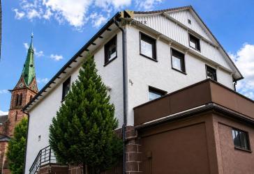 Fachwerkhaus mit zwei Wohnungen in ruhiger Lage, sucht talentierten Handwerker!
