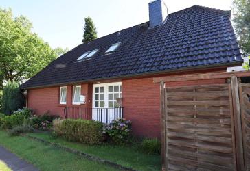 Solides Zweifamilienhaus (1995) in Meiendorf (Einfamilienhaus mgl.)