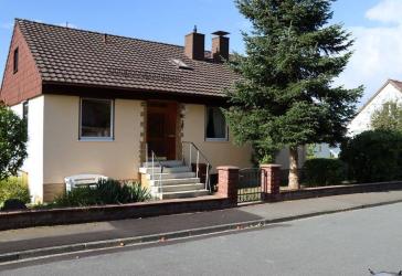Provisionsfrei: Einfamilienhaus mit ELW, Doppelgar., 2 Parkplätzen usw. zum Kauf von Privat