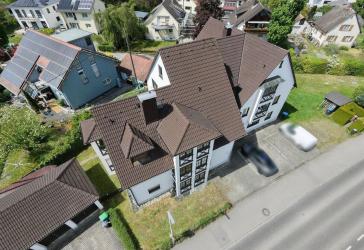 Große Dachgeschosswohnung in kleinem 6-Familienhaus in Salem, nahe des Schlosssees