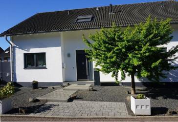 Hochwertiges 'Haus-im-Haus' mit Gartenparadies - Energieklasse A & Erdwärme