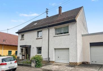 Renovierungsbedürftiges Einfamilienhaus mit schönem Grundstück in Mühlacker-Enzberg