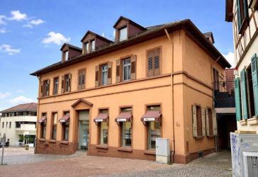 GLOBAL INVEST SINSHEIM | Stilvoll wohnen im Altbau-zwei Wohnungen in begehrter Innenstadtlage