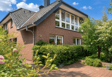ZU VERKAUFEN: Großzügiges Einfamilienhaus im Soester Westen mit großem Garten und Einliegerwohnung
