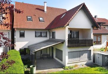 Ideal für Eigennutzer oder Investoren, Zweifamilienhaus mit Gewerbeeinheit und Garten