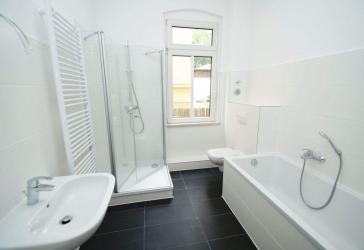 5-Zimmer-Whg im EG einer Altbau-Stadtvilla mit TERRASSE, Wanne+Dusche, Gäste-WC