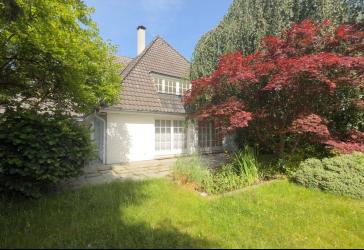 Stilvolles Einfamilienhaus mit großzügigem Garten