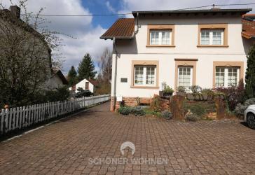 Losheim: Gepflegtes Einfamilienhaus mit schönem Garten in guter innerörtlicher Lage