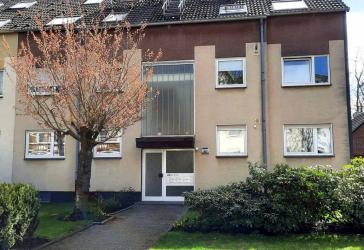 'Schöner wohnen am Park!' Gemütliche 4,5-Zimmer-Dachgeschoss-Wohnung mit Garage, Balkon und Gartennutzung