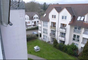 BEZUGSFREI ab 01.11.26: 4-Zi.-Maisonette (109m²) mit TG-Stellplatz & Balkon in Uni-Nähe!