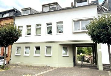 Siegburg-Zange: 3-Parteienhaus in Bestlage - tolle Möglichkeiten und viel Potential!