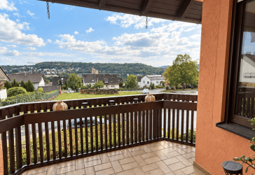 Wohnen mit Weitblick – großzügige 3-Zimmer-Wohnung mit Balkon und Außenstellplatz in Ochsenfurt
