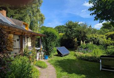 ***provisionsfrei*Idyllisches Gartenparadies (650 m²)*direkt am Naturschutzgebiet*voll ausgestattetes Wochenendhaus*PV-Anlage + Fasssauna***