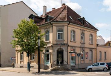 Schöne 4-Zimmer-Dachgeschosswohnung in einer Stadtvilla