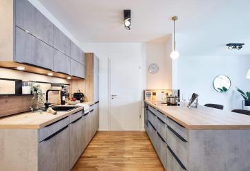 Wohnen im begehrten LAUFAMHOLZ! Helle 4-Zimmer-Wohnung mit Sonnenbalkon - sofortiger Einzug möglich!