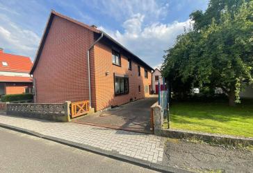 1-2 Familienhaus mit Garage und freistehendem Garagenhaus