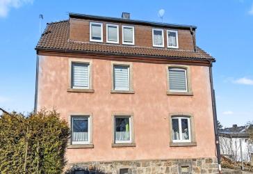 Gepflegtes 3-Fam.-Haus in beliebter Wohnlage mit schönem Garten in Weißenstadt - zeitnah bezugsfrei